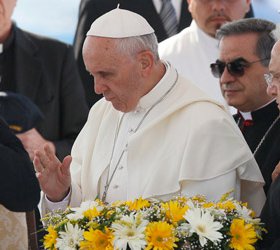 Pope Francis Sign of the Cross