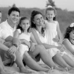 cropped-thomas-family-black-and-white-beach