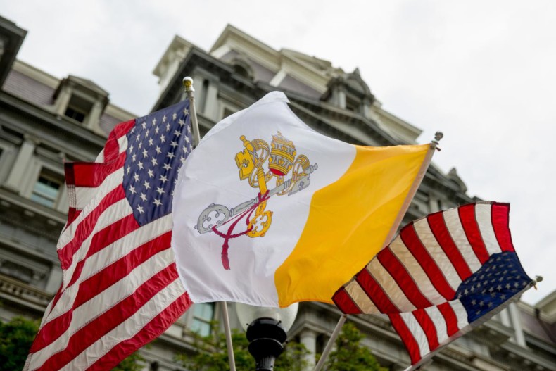 The Flag of Vatican City (Papal flag) flies next to American flags along West Executive Avenue near the White House in Washington, Monday, Sept. 21, 2015, the day before Pope Francis arrives. (AP Photo/Andrew Harnik)