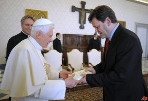 benedict-xvi-peter-seewald-2010