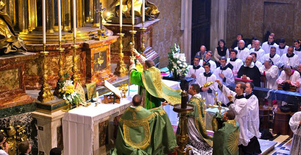 Pontifical-Mass-at-the-Altar-of-the-Chair-of-St.-Peters-620x320